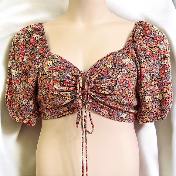Ladies SIZE Large……..WILD FABLE……Flattering Floral Front Tie Balloon Sleeve Top - Picture 1 of 7